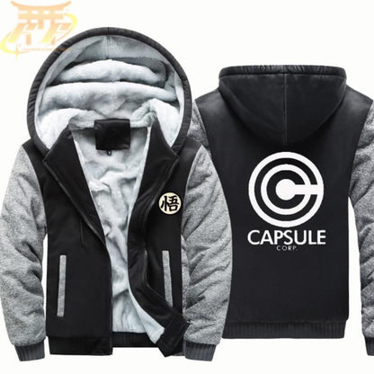 Capsule Corp Fleece Jacka - Dragon Ball Z™