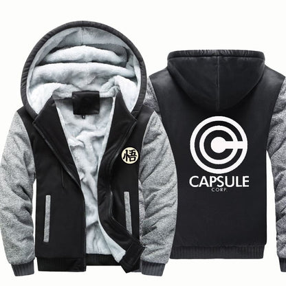 Capsule Corp Fleece Jacka - Dragon Ball Z™