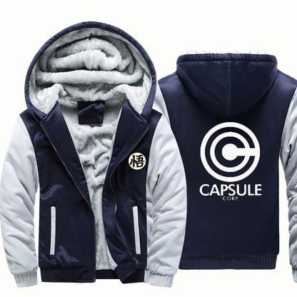 Capsule Corp Fleece Jacka - Dragon Ball Z™