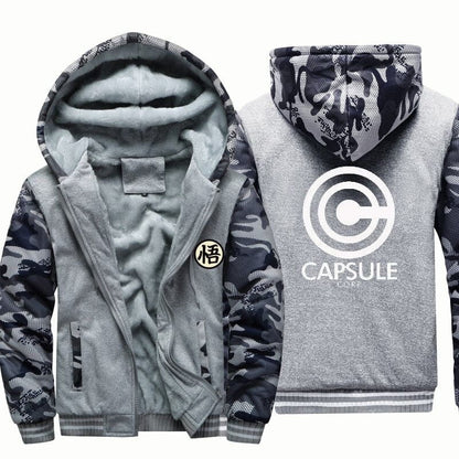 Capsule Corp Fleece Jacka - Dragon Ball Z™